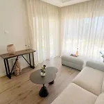St Raphael Marina Sea Breeze & Pool, Sleeps 4 *