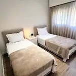 Apartamento St Raphael Marina Sea Breeze & Pool, Sleeps 4 Limassol