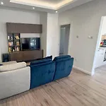 Apartamento St Raphael Marina Sea Breeze & Pool, Sleeps 4