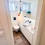St Raphael Marina Sea Breeze & Pool, Sleeps 4 Apartamento