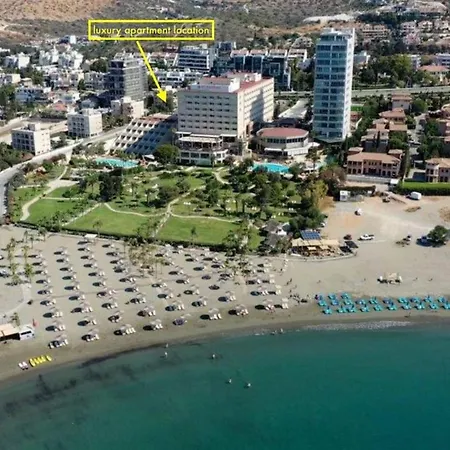 Апартаменты St Raphael Marina Sea Breeze & Pool, Sleeps 4