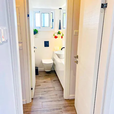 St Raphael Marina Sea Breeze & Pool, Sleeps 4 * Лимасол
