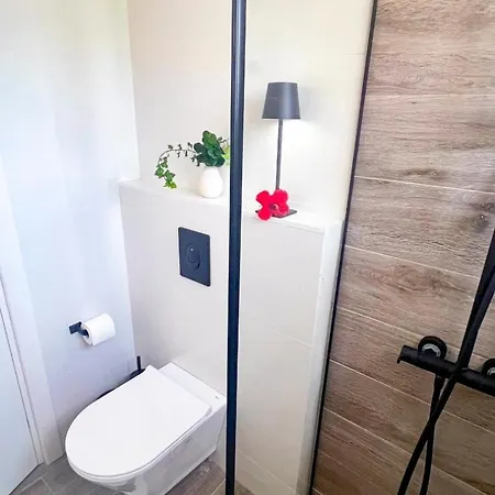 St Raphael Marina Sea Breeze & Pool, Sleeps 4 * Лимасол