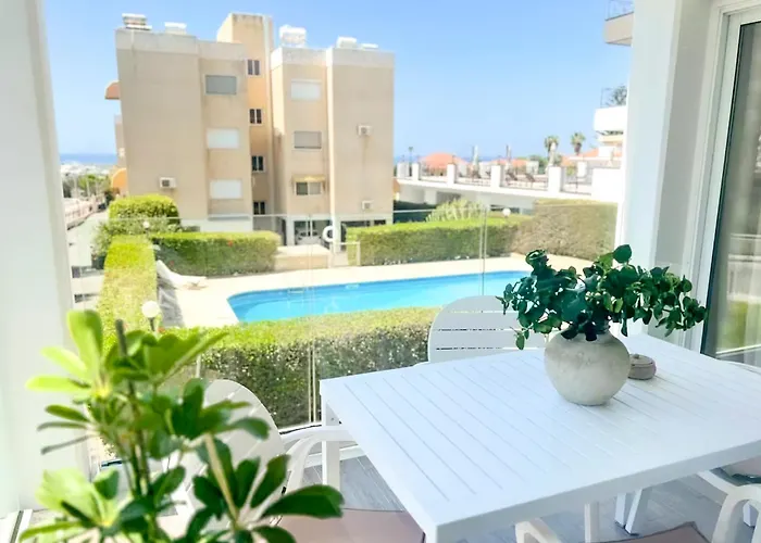 St Raphael Marina Sea Breeze & Pool, Sleeps 4 * Limisso