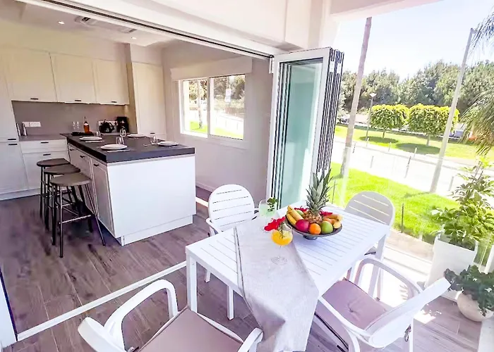 St Raphael Marina Sea Breeze & Pool, Sleeps 4