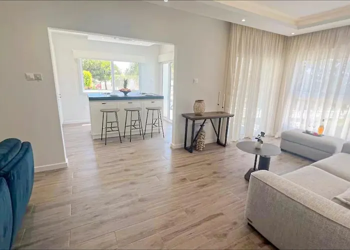 Appartamento St Raphael Marina Sea Breeze & Pool, Sleeps 4 *