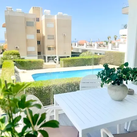 St Raphael Marina Sea Breeze & Pool, Sleeps 4 * 레메소스