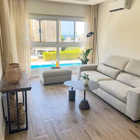 St Raphael Marina Sea Breeze & Pool, Sleeps 4 레메소스