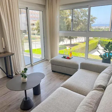 아파트 St Raphael Marina Sea Breeze & Pool, Sleeps 4 *